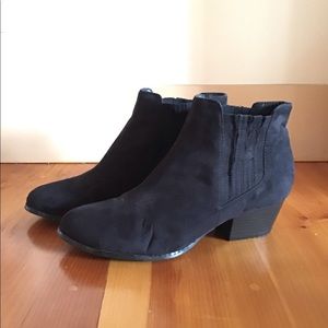 Just Fab black ankle boots